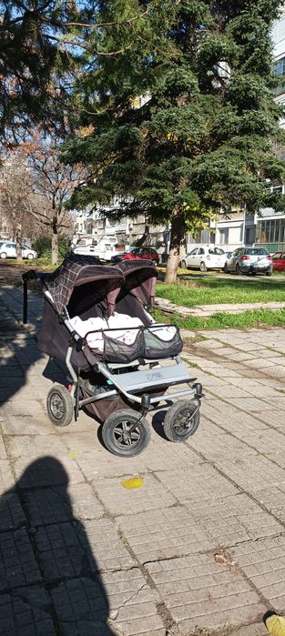 Количка за близнаци