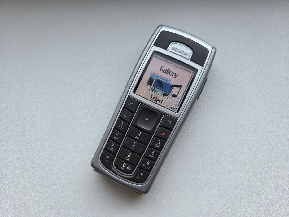 Nokia 6230 - telefon simplu cu butoane