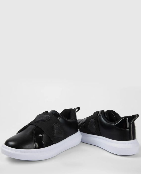 Продам. Туфли для девочки. 31 размер.Чёрные