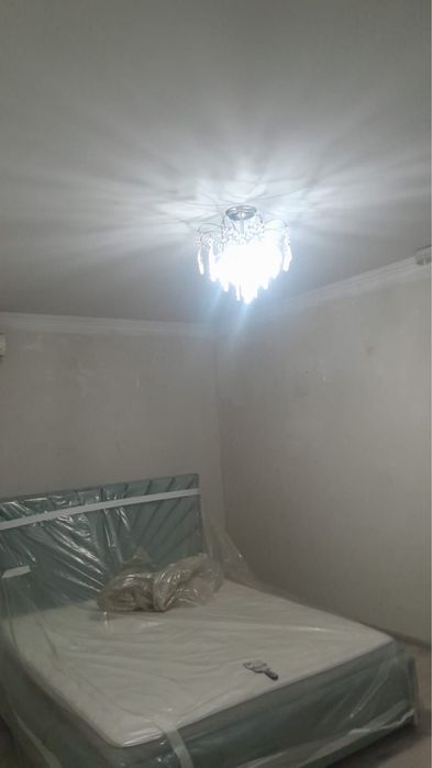 Диван, кровать, люстры