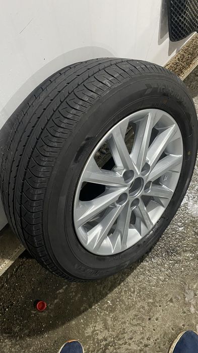 Продам одно колесо оригинал в комплекте