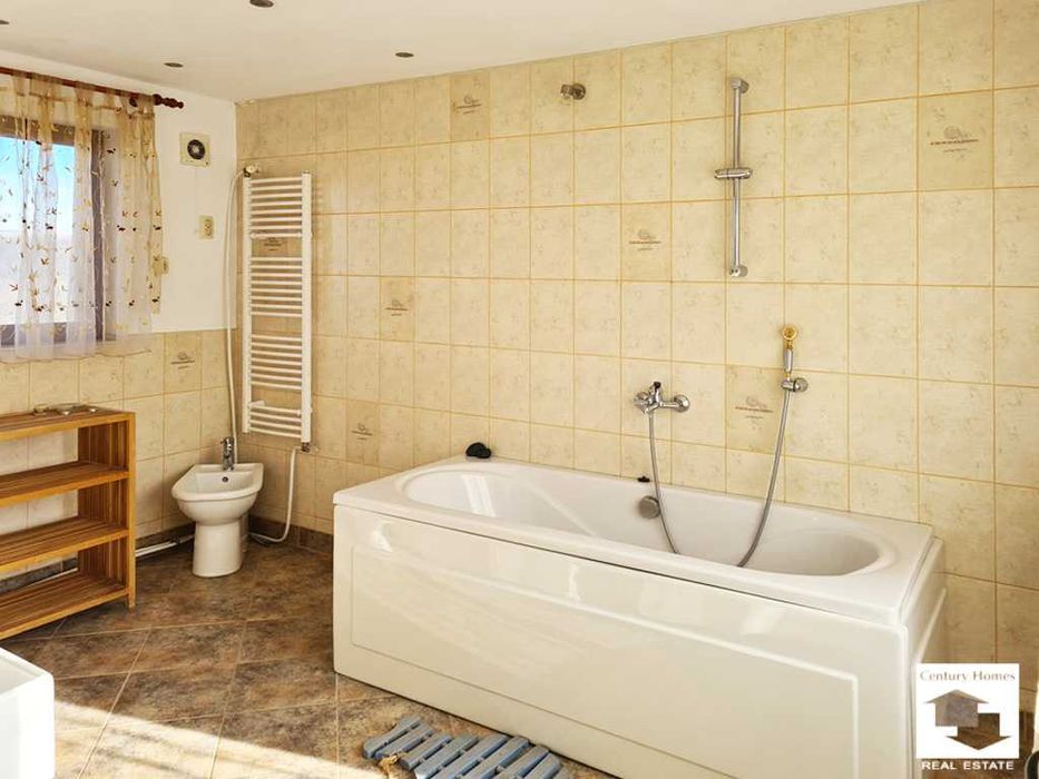 155075 Масивна къща с просторен двор в с. Любенци