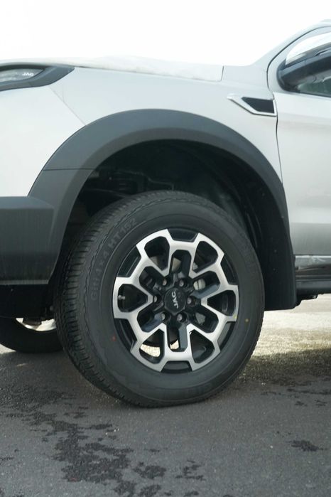 Jac j9 Zamonaviy dizayn, kuchli harakat.