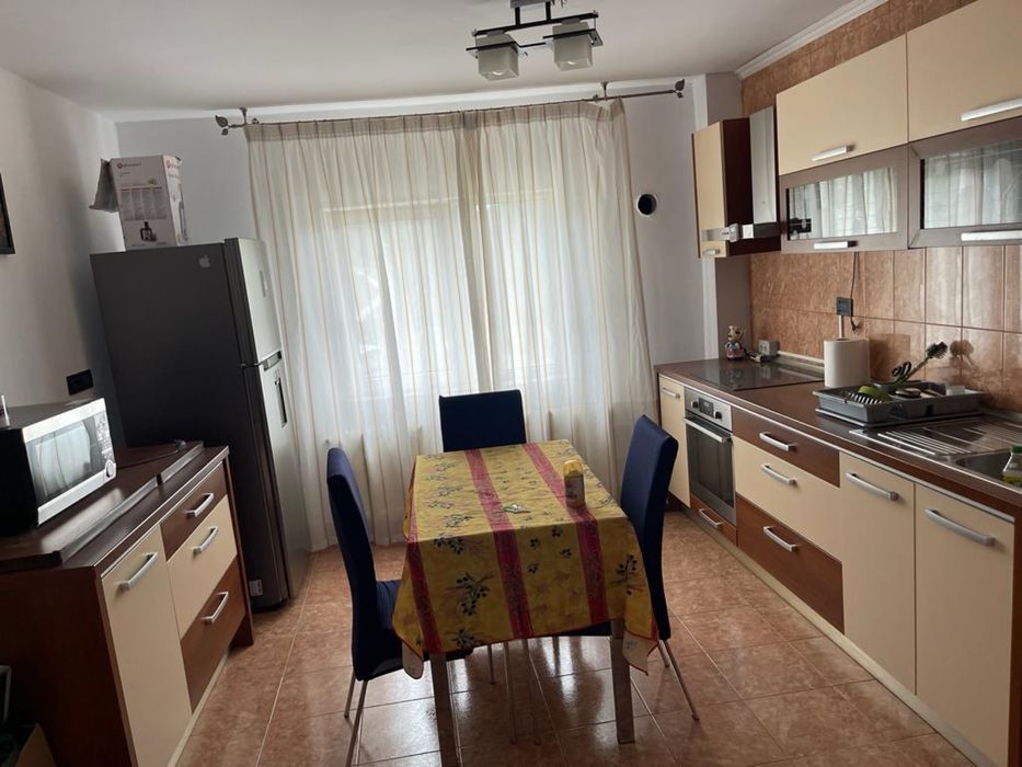 Inchiriez apartament 3 camere