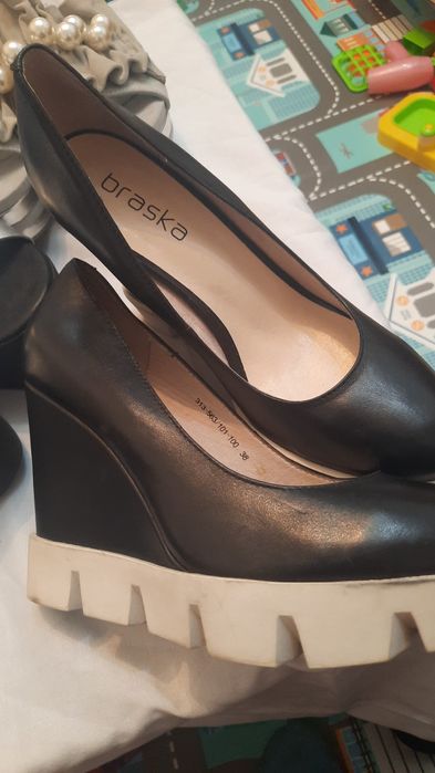 Отдам недорого обувь