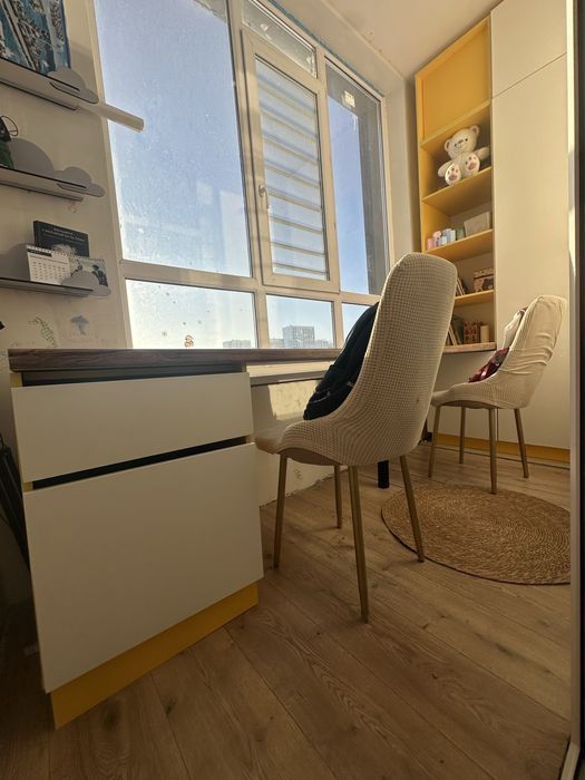 Шкаф и парта для учебы