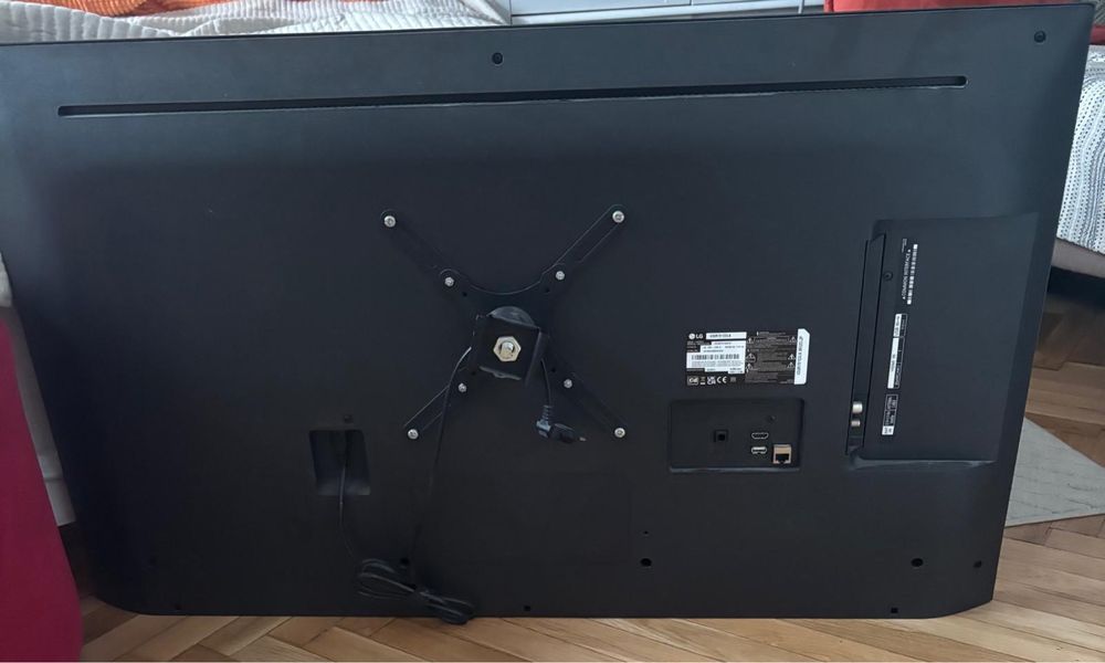 LG Smart TV 43” 4K UHD