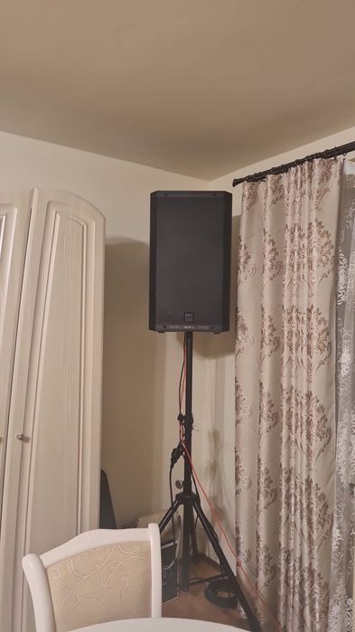 Vând 2 boxe RCF art 935 in garantie