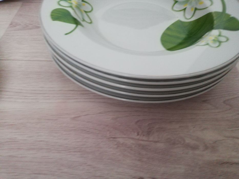 Срочно Продам набор тарелок