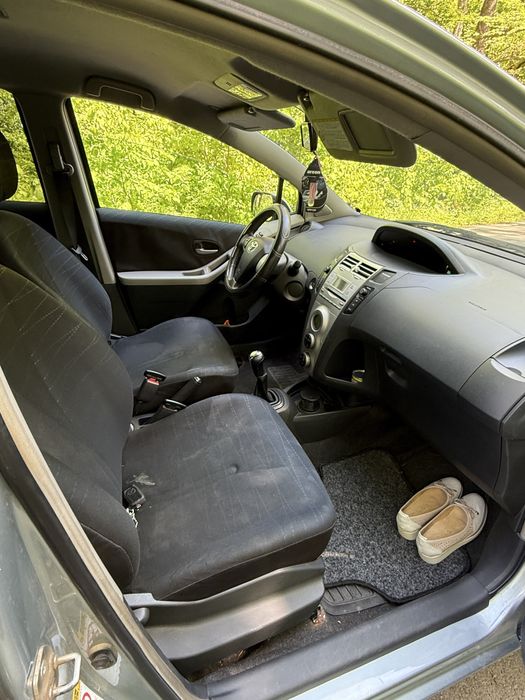 Toyota Yaris 1.3 VVT-i SOL – întreținută exemplar, fără rugină