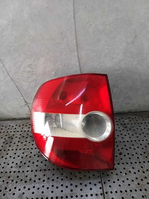 Stop tripla lampa stanga vw fox 5z 5z0945095a 6129211