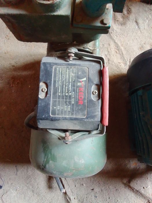 Продам два водяных насоса