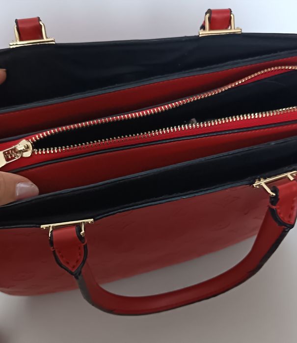 Vand geanta Louis Vuitton autentică