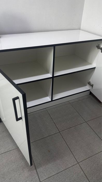 Тумба белая с двумя дверьми