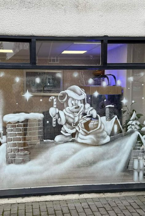 Новогодние рисунки на стеклах