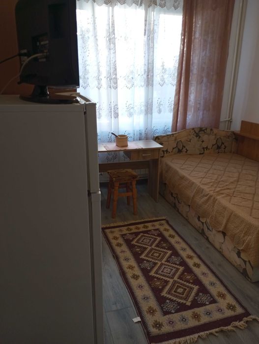 Inchiriez garsonira  etaj1 zona catedrala lidel zamca