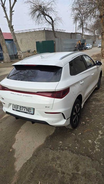 BYD E2 2024 — 2