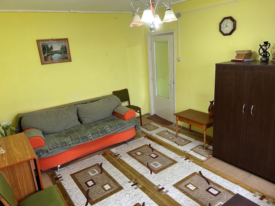Apartament cu 2 camere nedecomandat,zona micro 11.Pret 35.000 euro. Detalii la tel. 0730745723