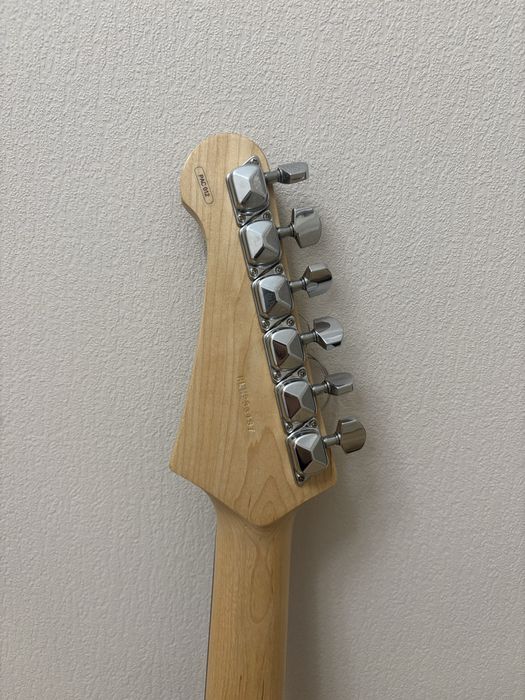 Продам электрогитару