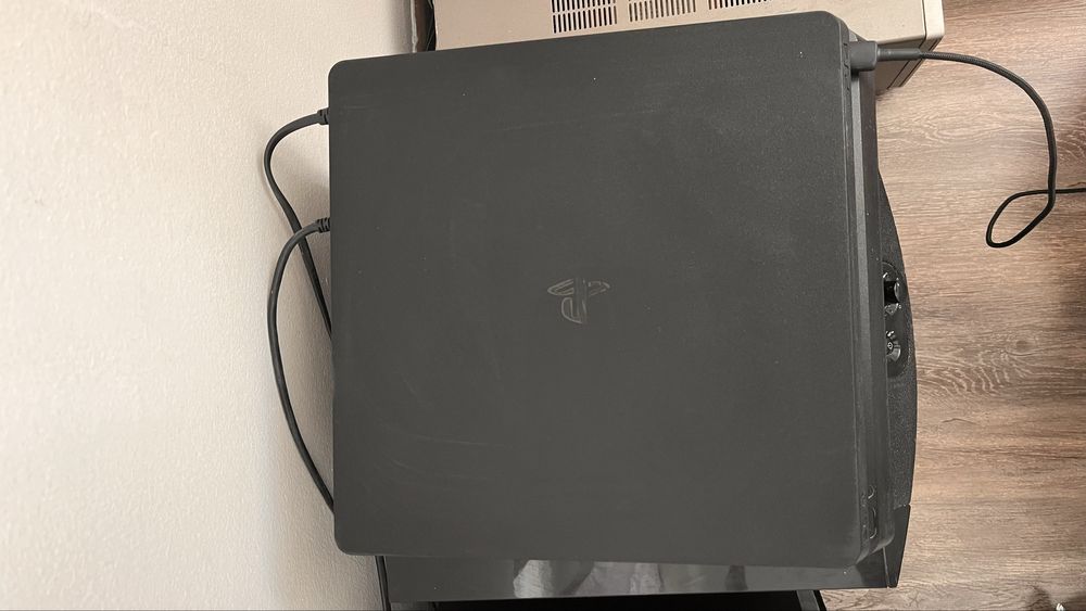 Ps 4 slim