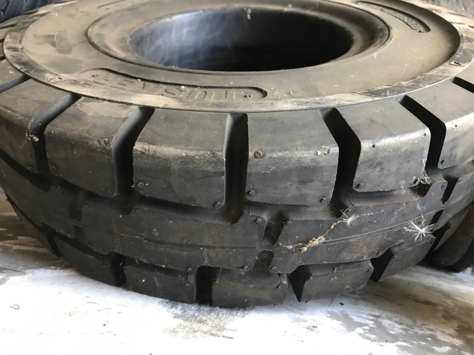 Продам одно  цельнолитое  новое колесо на погрузчик 6,00-9