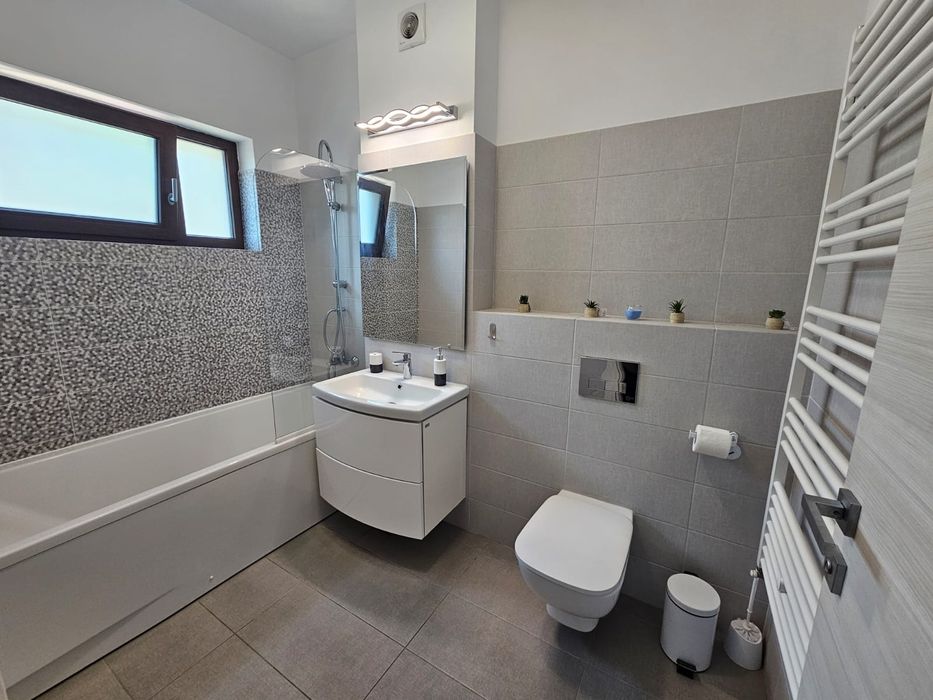 Închiriez apartament cu 3 camere - Bujorului Residence