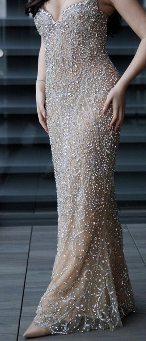 бежова бална рокля с камъни
