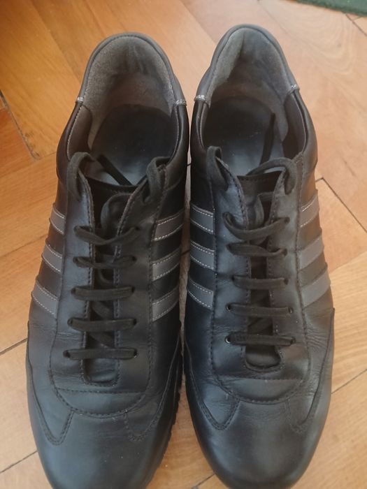 Vând pantofi de piele, în stare foarte bună.