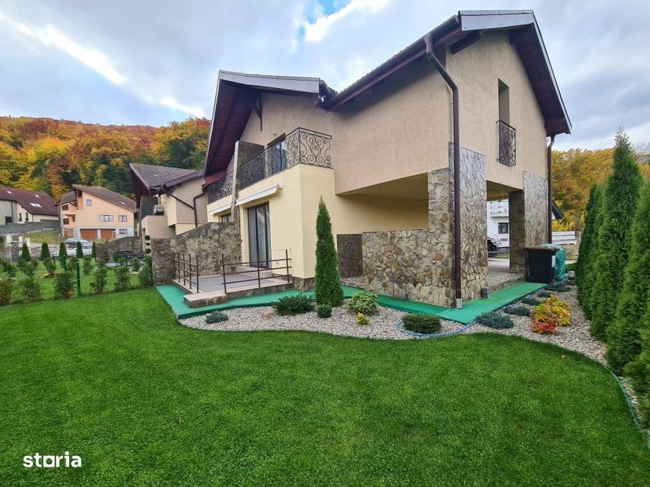 Casa tip duplex, D+P+M, 4 camere, 2 bai, beci, terasa, loc de parcare.