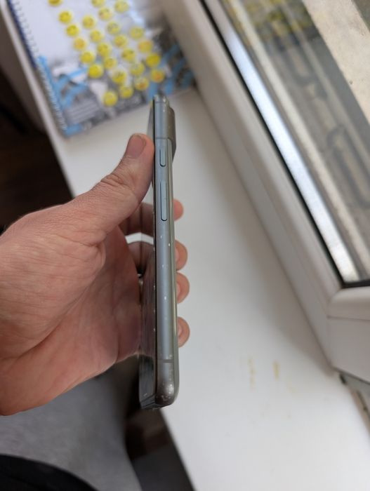 Google Pixel 8 roze sau gri