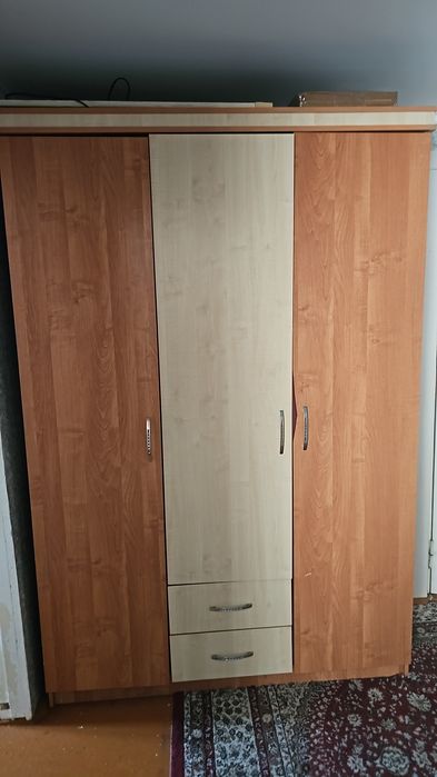 Продам шкаф НЕДОРОГО