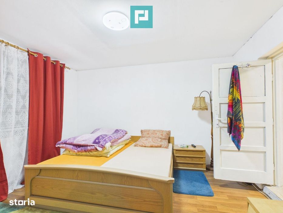 Casă cu 4 camere și teren de 800 mp în Zerind