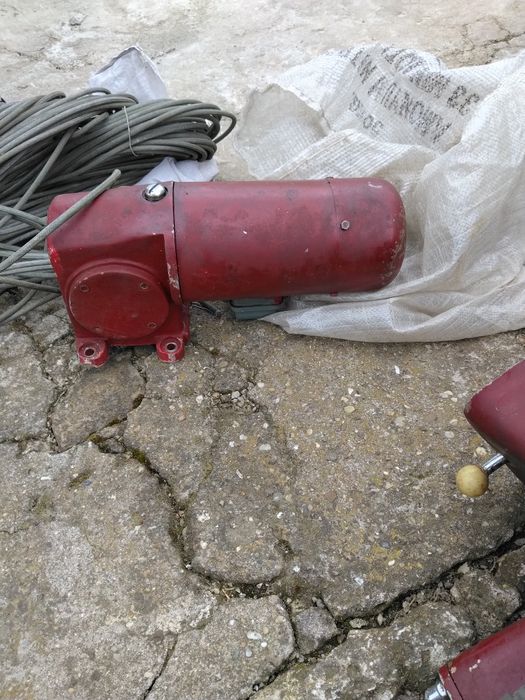 Продавам професионална тесто месомелачка