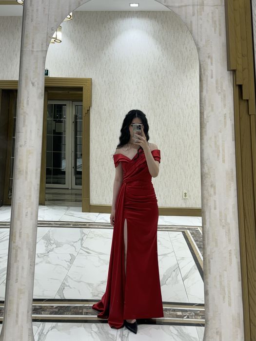 Продам красное  платье