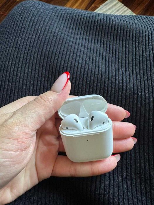 Продам Apple AirPods 2 оригинал
