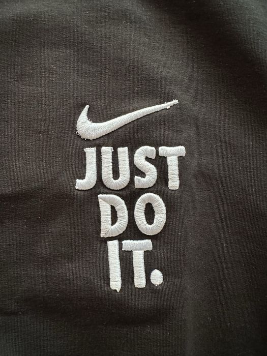 Мъжка,памучна,черна блуза Nike с голям надпис на гърба и бродирано лого