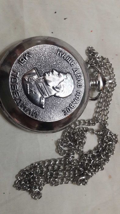 Кварцевые часы карманные . Подарочные  на 80 лет Победе в ВОВ .