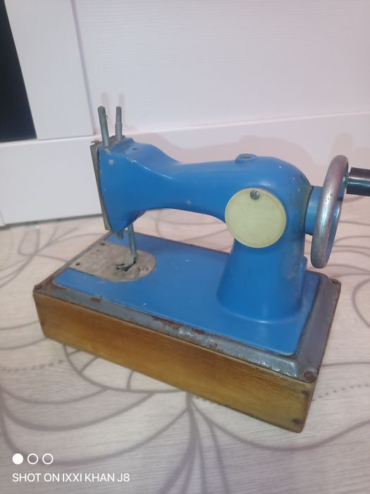 Игрушки 2 куклы и швейная машинка советские