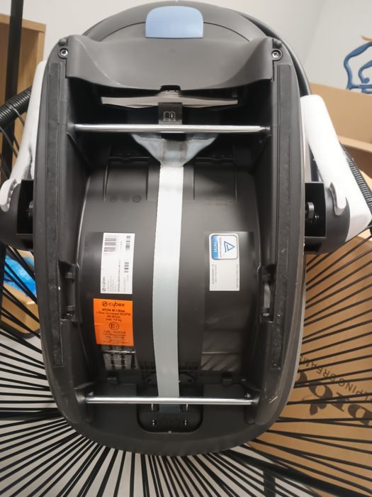 Кош за новородено Cybex Cot S и столче за кола Aton M