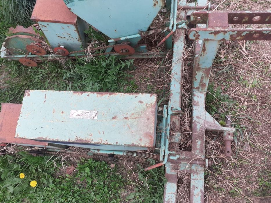 De vânzare semănătoare.