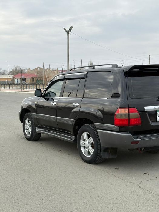 Tayota Land Cruiser 100