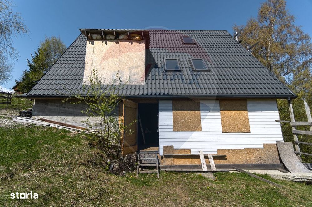 Casă de vacanta/ teren 1005 mp - Pestera- priveliste de Poveste!