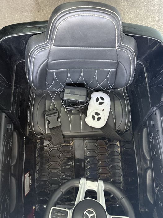 Акумулаторна кола Licensed Mercedes Benz M-Class