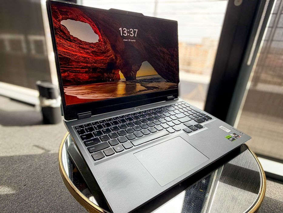 Laptop Gaming Lenovo LOQ 15ARP9 / Ryzen 7 / RTX 4050 / 24GB RAM