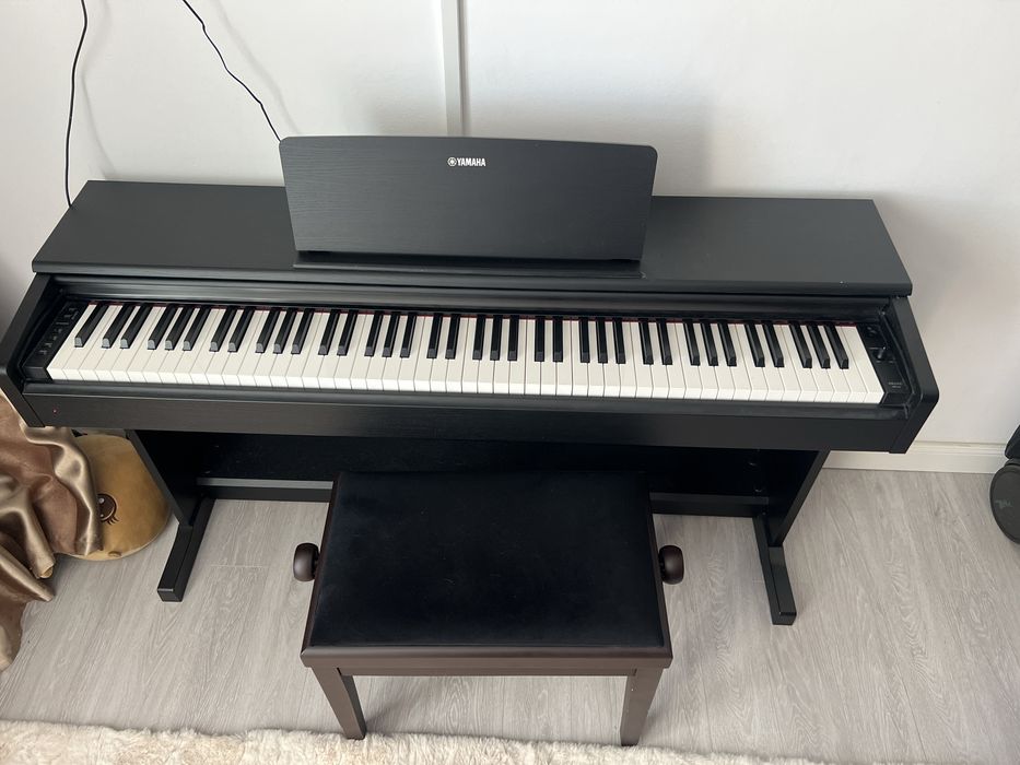 Pian Digital Yamaha Arius YDP-144B