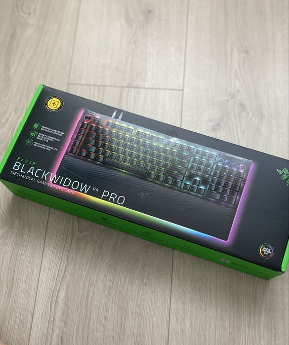 Razer BlackWidow V4 Pro - noua, sigilata