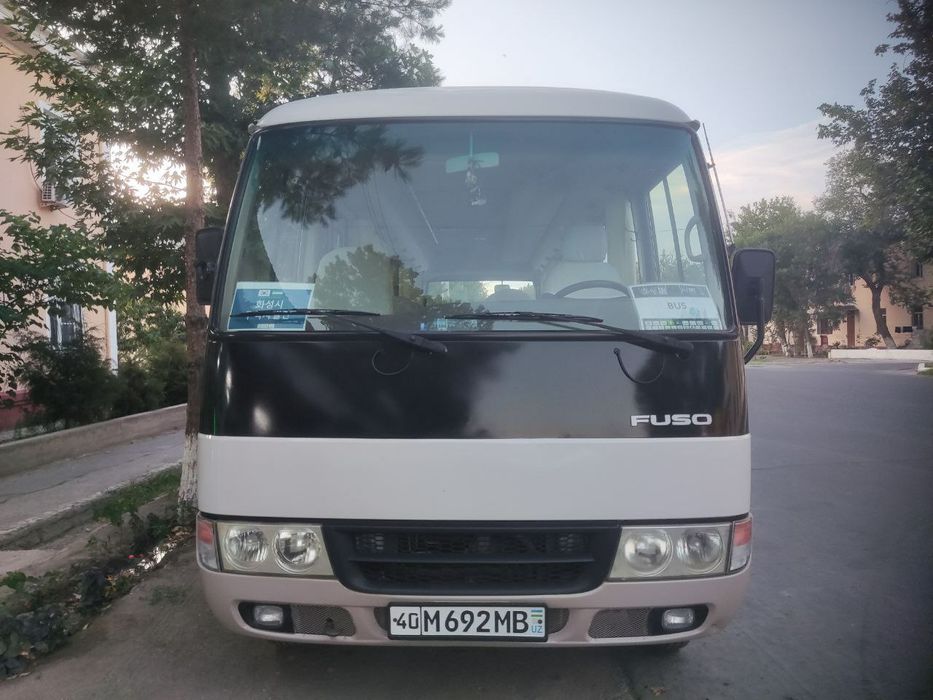 Автобус Митсубиси роза 2009 йил уриндиклар сони 28 та японский