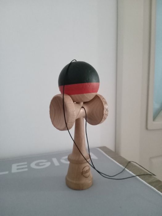 Vând kendama broken shape