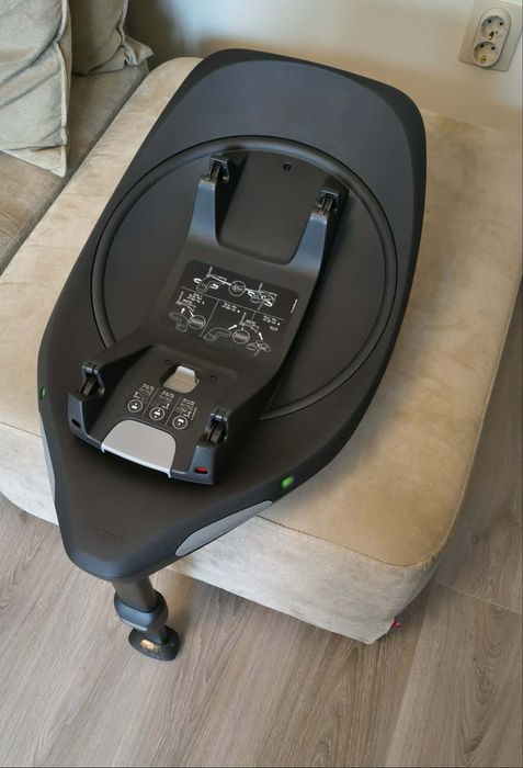 Стол за кола Cybex Cloud G i-Size и база за стол Cybex base G