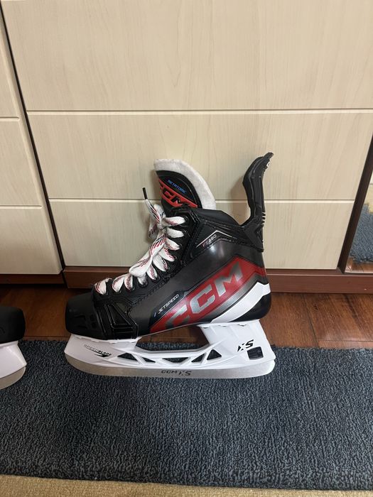 Коньки хоккейные CCM FT680